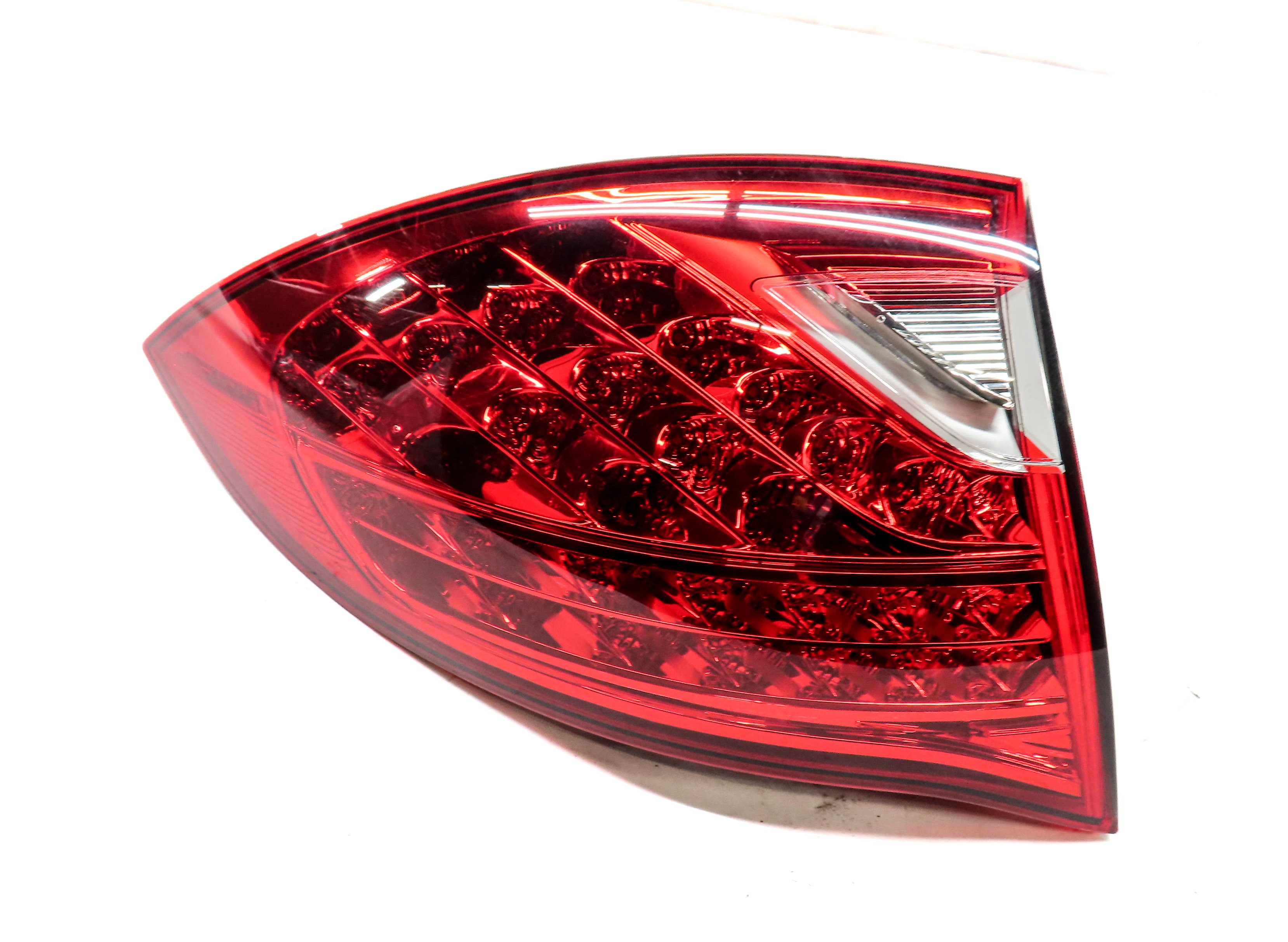 2011-2014 PORSCHE CAYENNE (958) LEFT DRIVER OUTER TAILLIGHT BRAKE LIGHT LAMP — exact item pictured